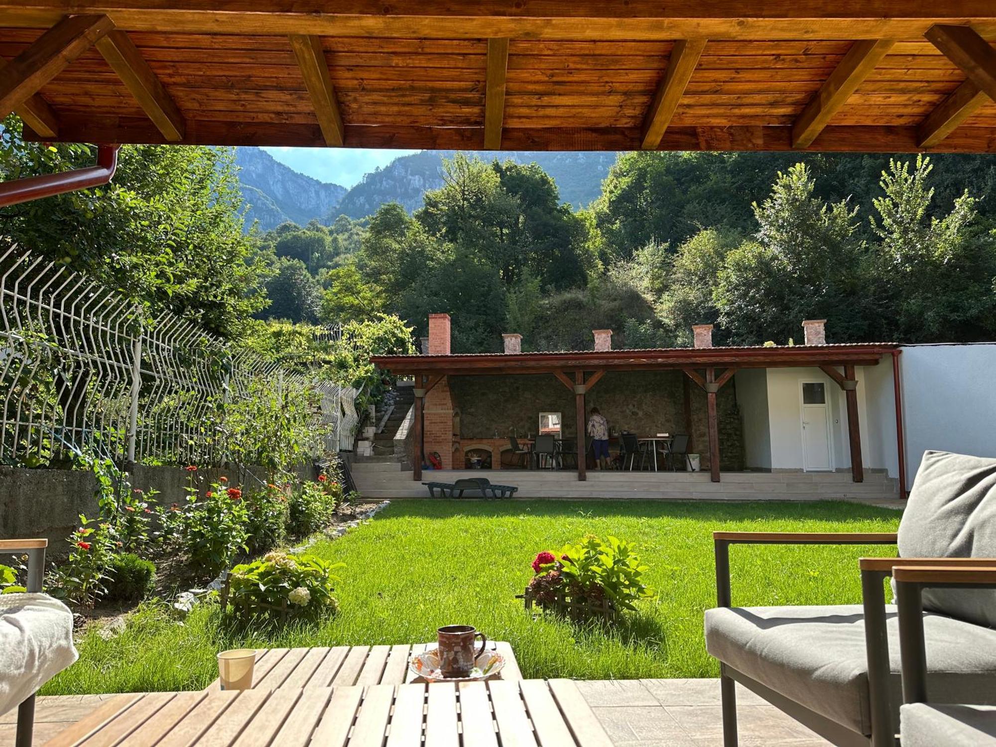 Ana Alloggio in famiglia